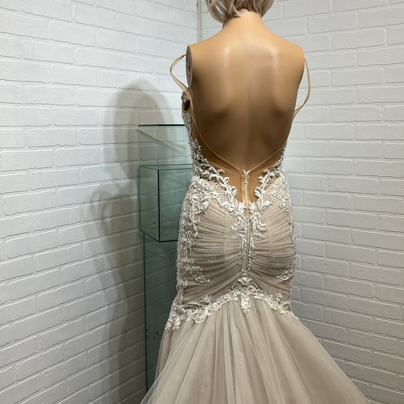 Isabella Talya Ivory Wedding Dress Fit & Flare with Train Size 0 - Picture 8 of 16